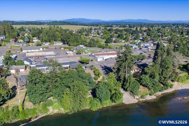173 Ferry St, Jefferson, OR 97352