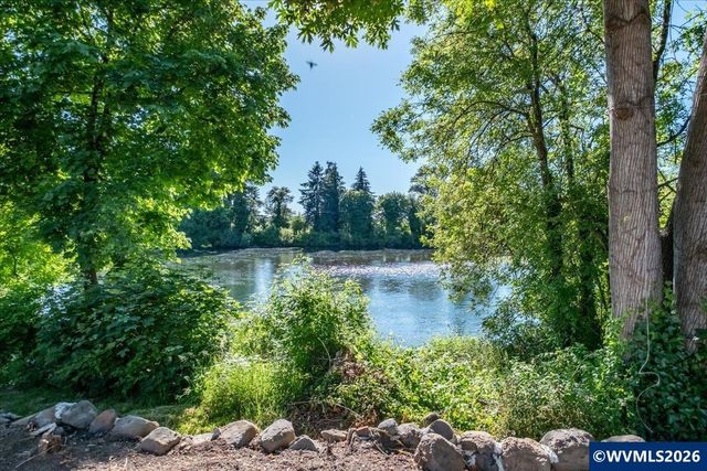 173 Ferry St, Jefferson, OR 97352