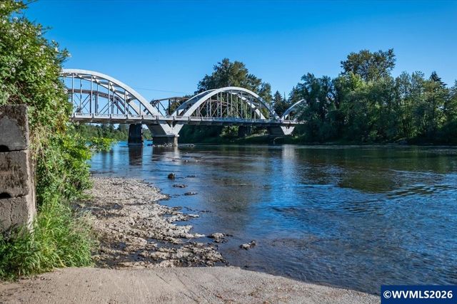 173 Ferry St, Jefferson, OR 97352