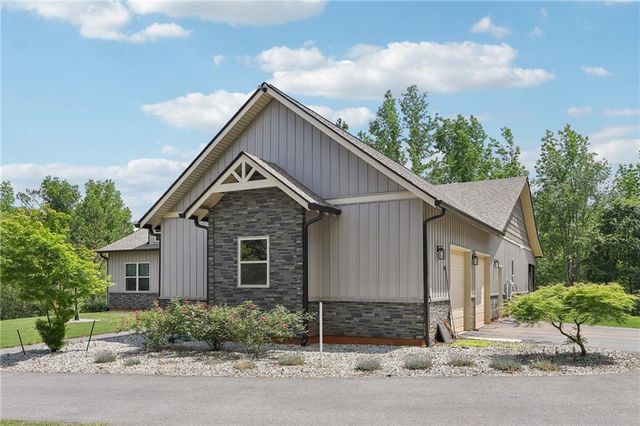 411 Johnson Road, Locust Grove, GA 30248