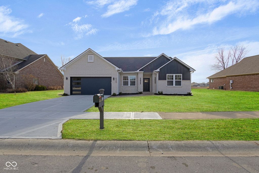 6325 Canak Drive, Avon, IN 46123