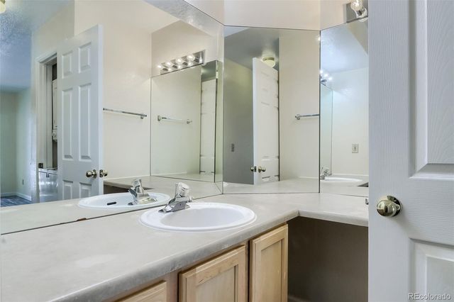 9212 E Arbor Circle H, Englewood, CO 80111