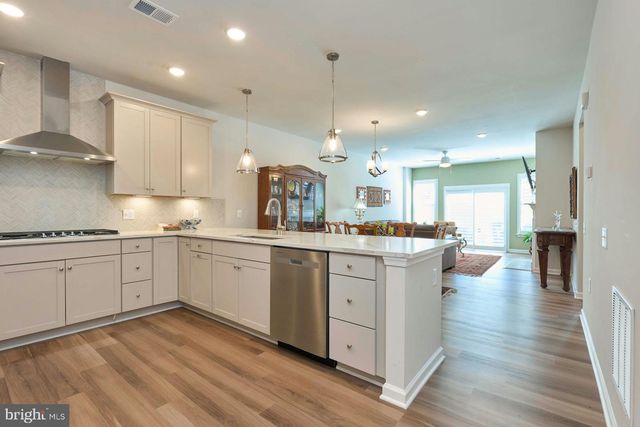 15563 BLUE LOTUS LN, Haymarket, VA 20169