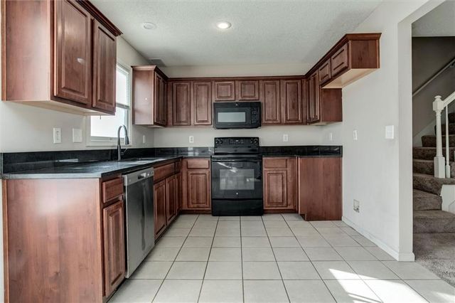 813 E 167th Court, Gardner, KS 66030