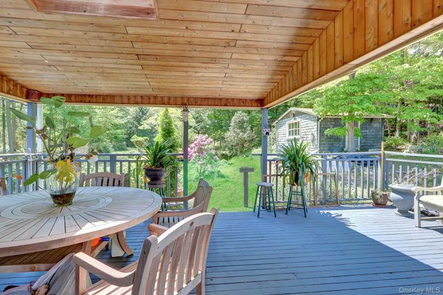 100 Elwood Road, Northport, NY 11768