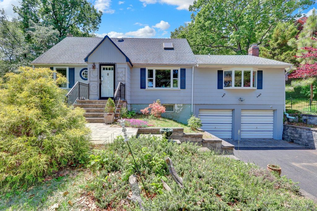 100 Elwood Road, Northport, NY 11768