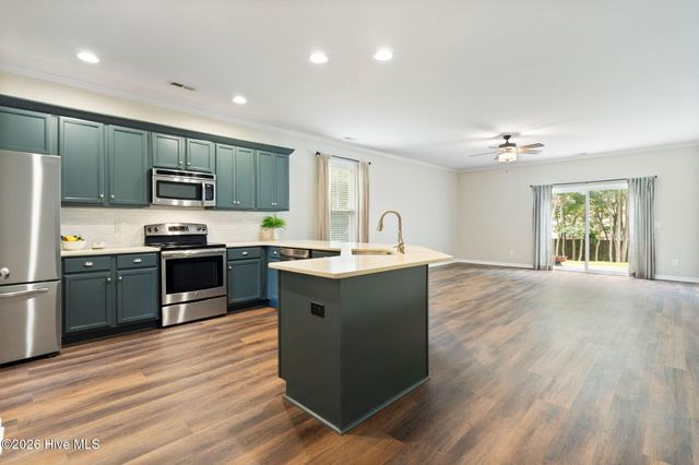 115 Bunchberry Court, Hampstead, NC 28443