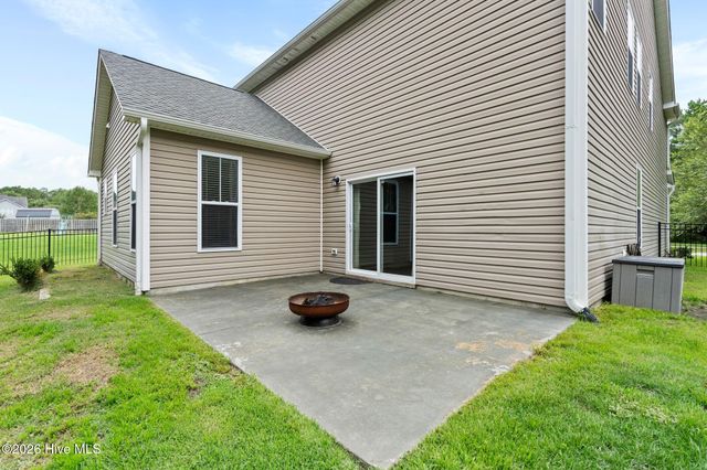 115 Bunchberry Court, Hampstead, NC 28443
