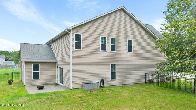 115 Bunchberry Court, Hampstead, NC 28443
