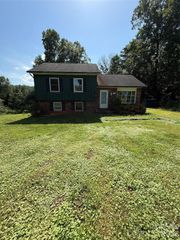 3695 Commanche Court, Lenoir, NC 28645
