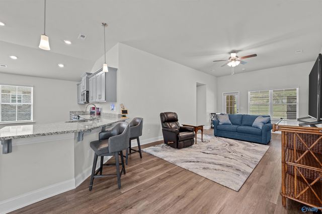 6122 Feather Way SE, Owens Cross Roads, AL 35763