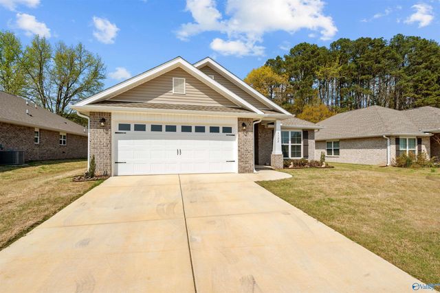 6122 Feather Way SE, Owens Cross Roads, AL 35763