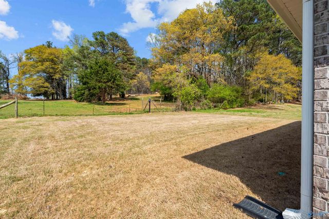6122 Feather Way SE, Owens Cross Roads, AL 35763