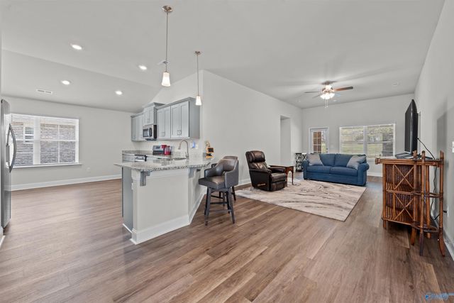 6122 Feather Way SE, Owens Cross Roads, AL 35763