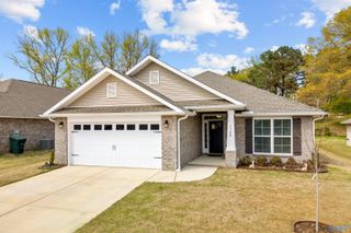 6122 Feather Way SE, Owens Cross Roads, AL 35763