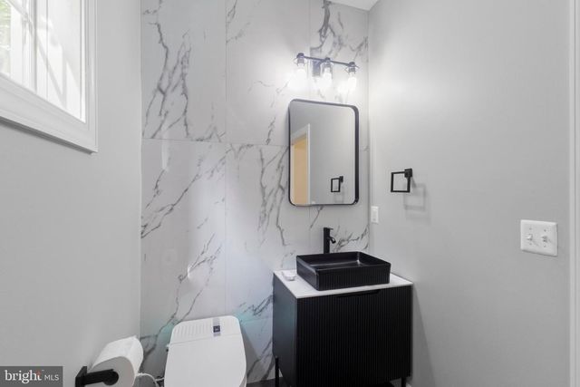 42294 IRON BIT PL, Chantilly, VA 20152