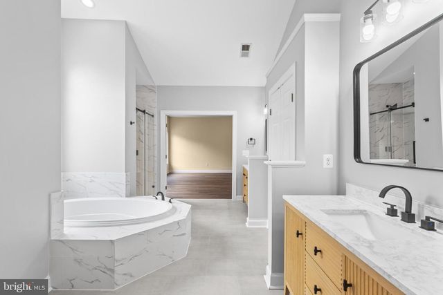 42294 IRON BIT PL, Chantilly, VA 20152