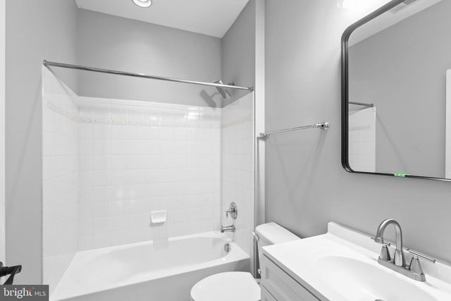 42294 IRON BIT PL, Chantilly, VA 20152