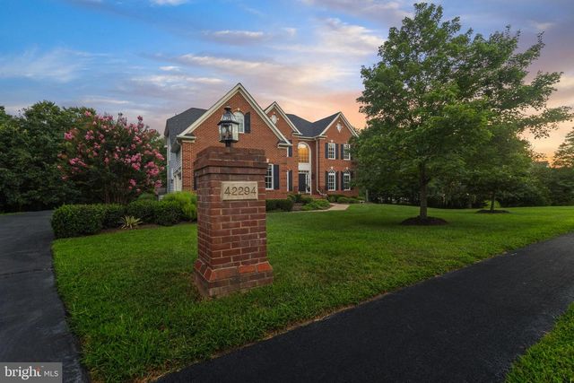 42294 IRON BIT PL, Chantilly, VA 20152