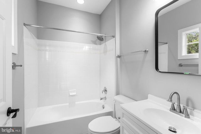 42294 IRON BIT PL, Chantilly, VA 20152