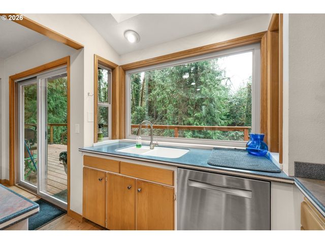 3820 KENTHORPE Way, West Linn, OR 97068