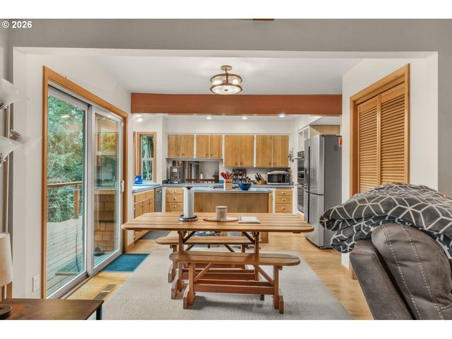 3820 KENTHORPE Way, West Linn, OR 97068