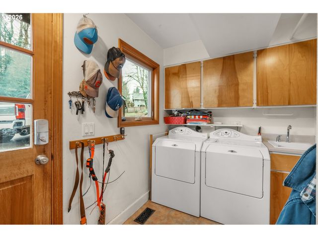 3820 KENTHORPE Way, West Linn, OR 97068