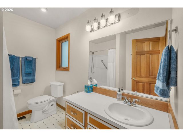 3820 KENTHORPE Way, West Linn, OR 97068