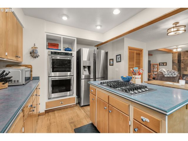 3820 KENTHORPE Way, West Linn, OR 97068