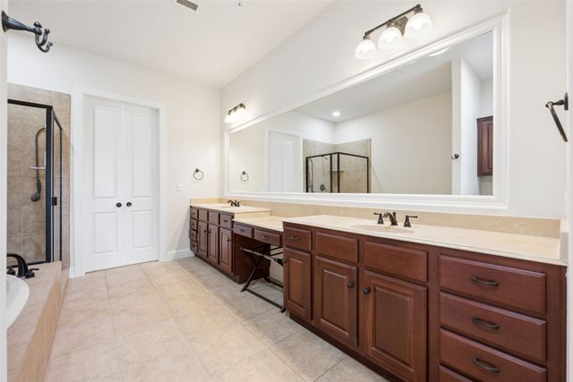 610 Via Ravello 201, Irving, TX 75039