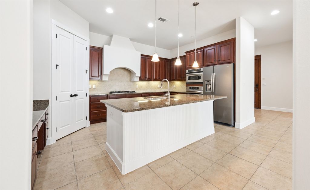 610 Via Ravello 201, Irving, TX 75039