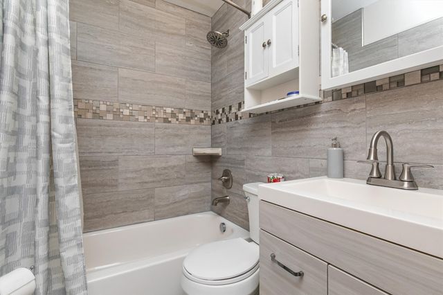 306 NE 5th Street, Ankeny, IA 50021