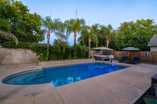 9568 N Ann Avenue, Fresno, CA 93720