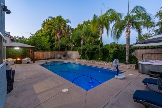 9568 N Ann Avenue, Fresno, CA 93720