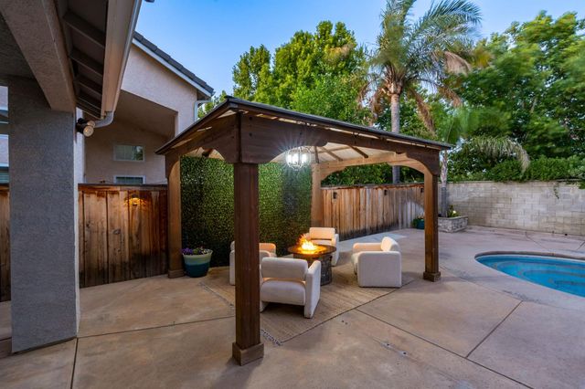 9568 N Ann Avenue, Fresno, CA 93720