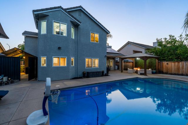 9568 N Ann Avenue, Fresno, CA 93720