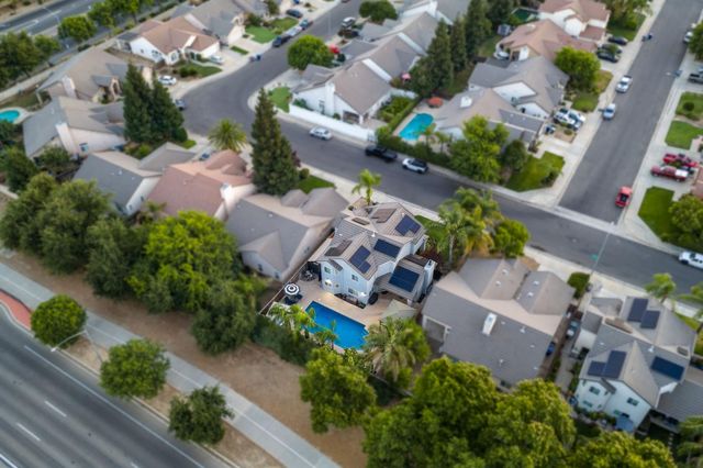 9568 N Ann Avenue, Fresno, CA 93720