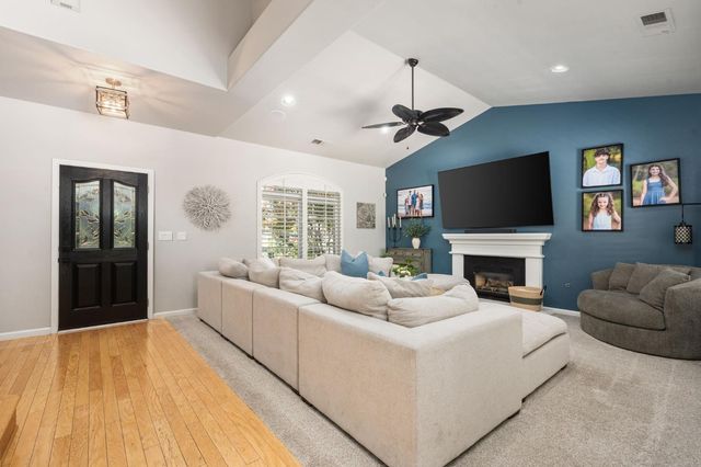 9568 N Ann Avenue, Fresno, CA 93720