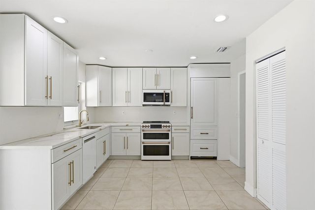 1430 NW 73rd Avenue NW, Plantation, FL 33313