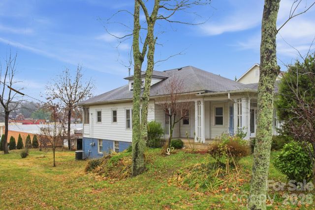 1011 Ashe Avenue NW, Lenoir, NC 28645