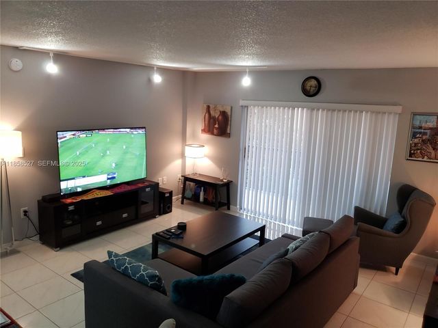 4160 Inverrary Drive 505, Lauderhill, FL 33319