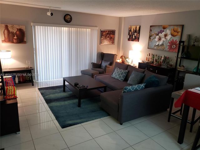 4160 Inverrary Drive 505, Lauderhill, FL 33319