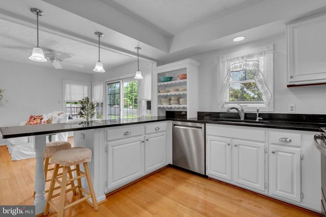 8328 SAIL CT, Pasadena, MD 21122