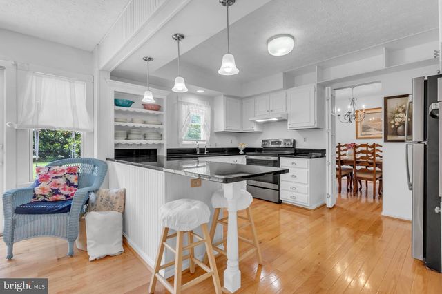 8328 SAIL CT, Pasadena, MD 21122