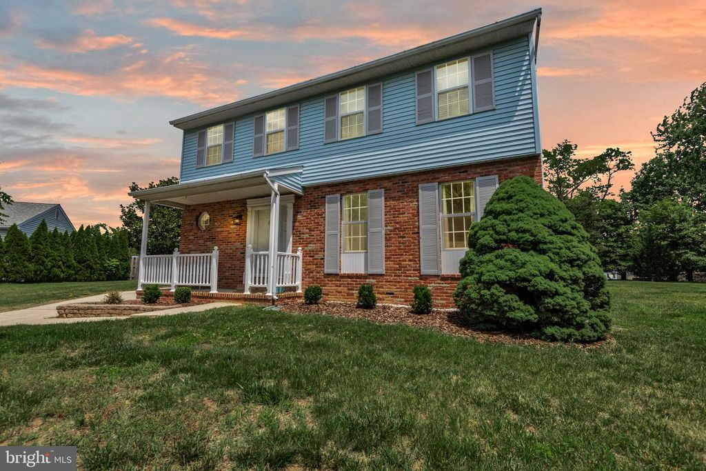 8328 SAIL CT, Pasadena, MD 21122