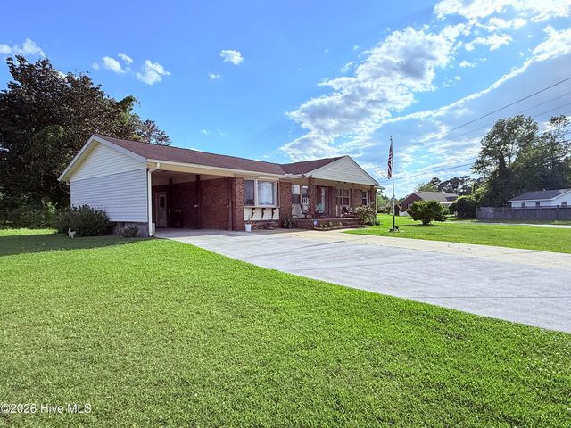 102 Yorkshire Drive, Jacksonville, NC 28546