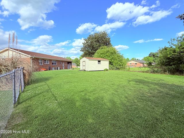 102 Yorkshire Drive, Jacksonville, NC 28546