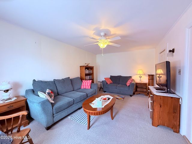 102 Yorkshire Drive, Jacksonville, NC 28546