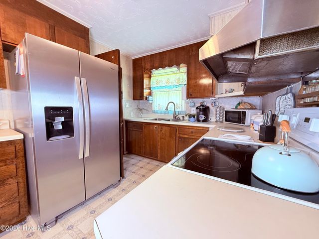 102 Yorkshire Drive, Jacksonville, NC 28546