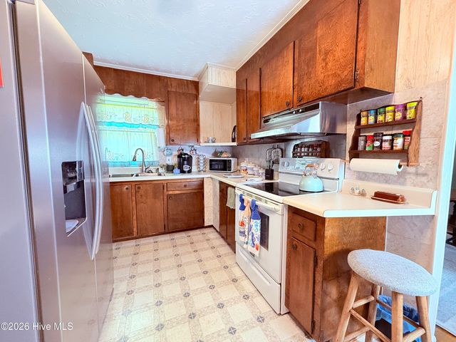 102 Yorkshire Drive, Jacksonville, NC 28546